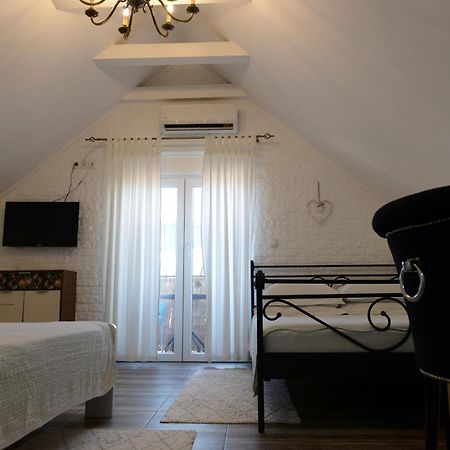 Apartments Idila بيلا تسركفا المظهر الخارجي الصورة