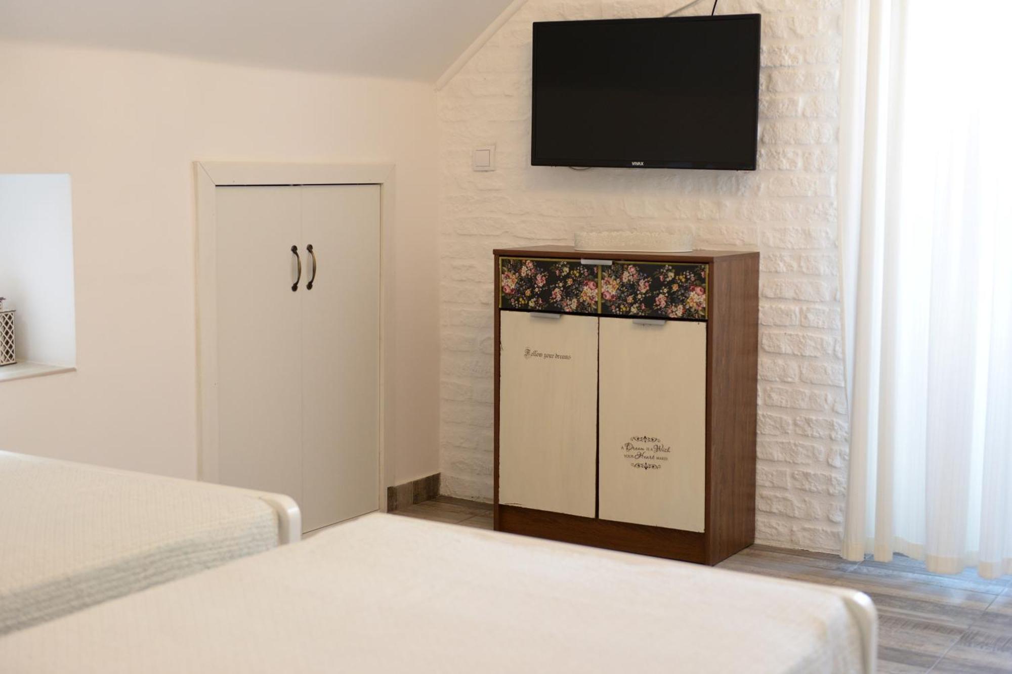 Apartments Idila بيلا تسركفا المظهر الخارجي الصورة