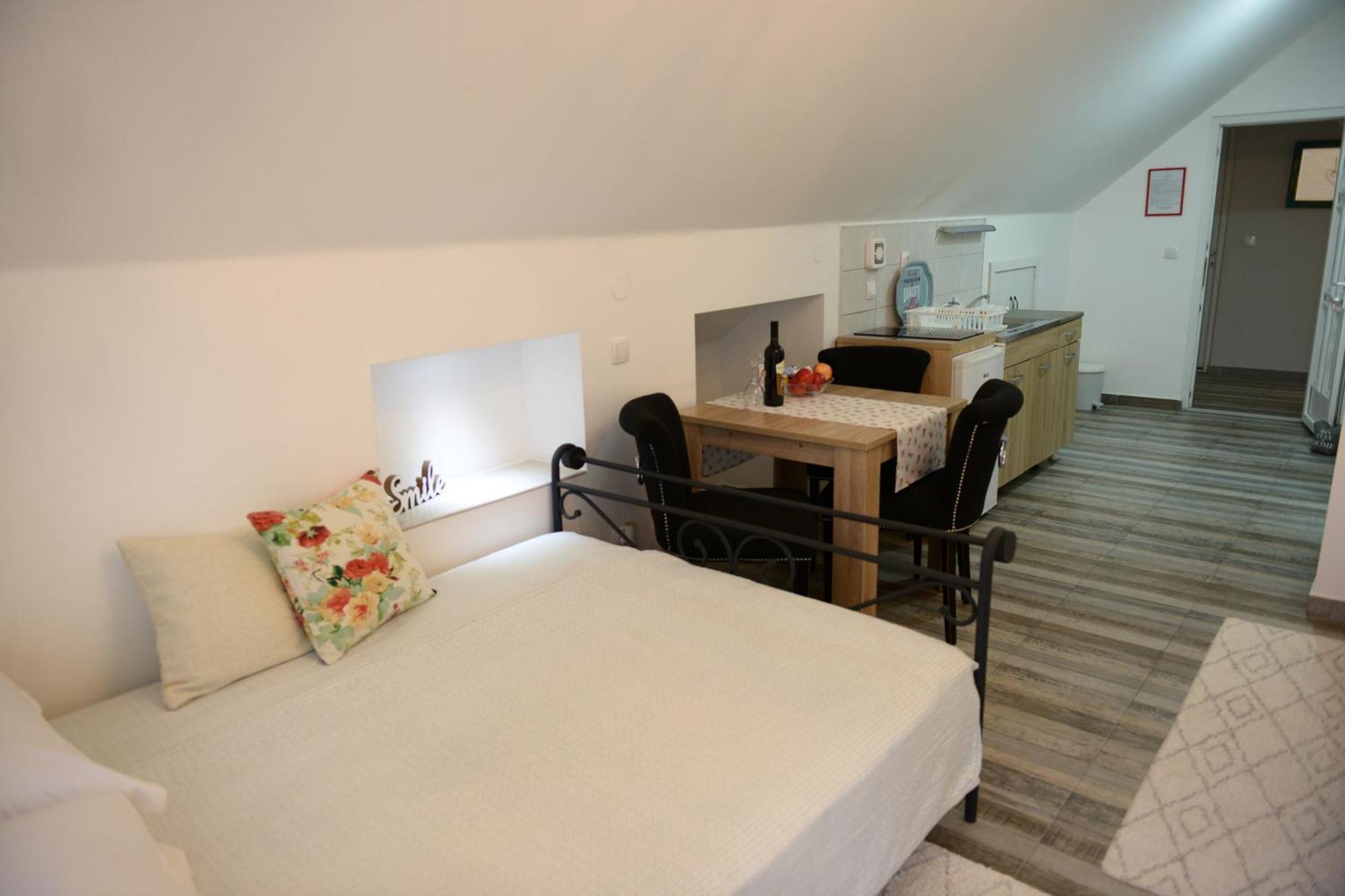 Apartments Idila بيلا تسركفا المظهر الخارجي الصورة