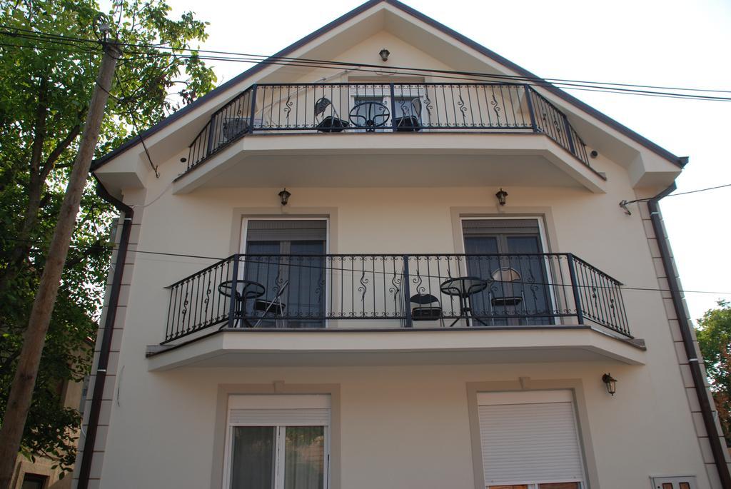 Apartments Idila بيلا تسركفا المظهر الخارجي الصورة