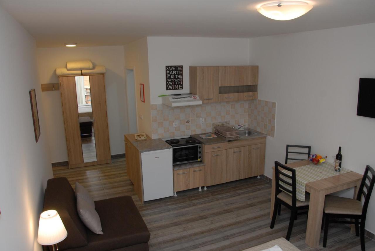 Apartments Idila بيلا تسركفا المظهر الخارجي الصورة